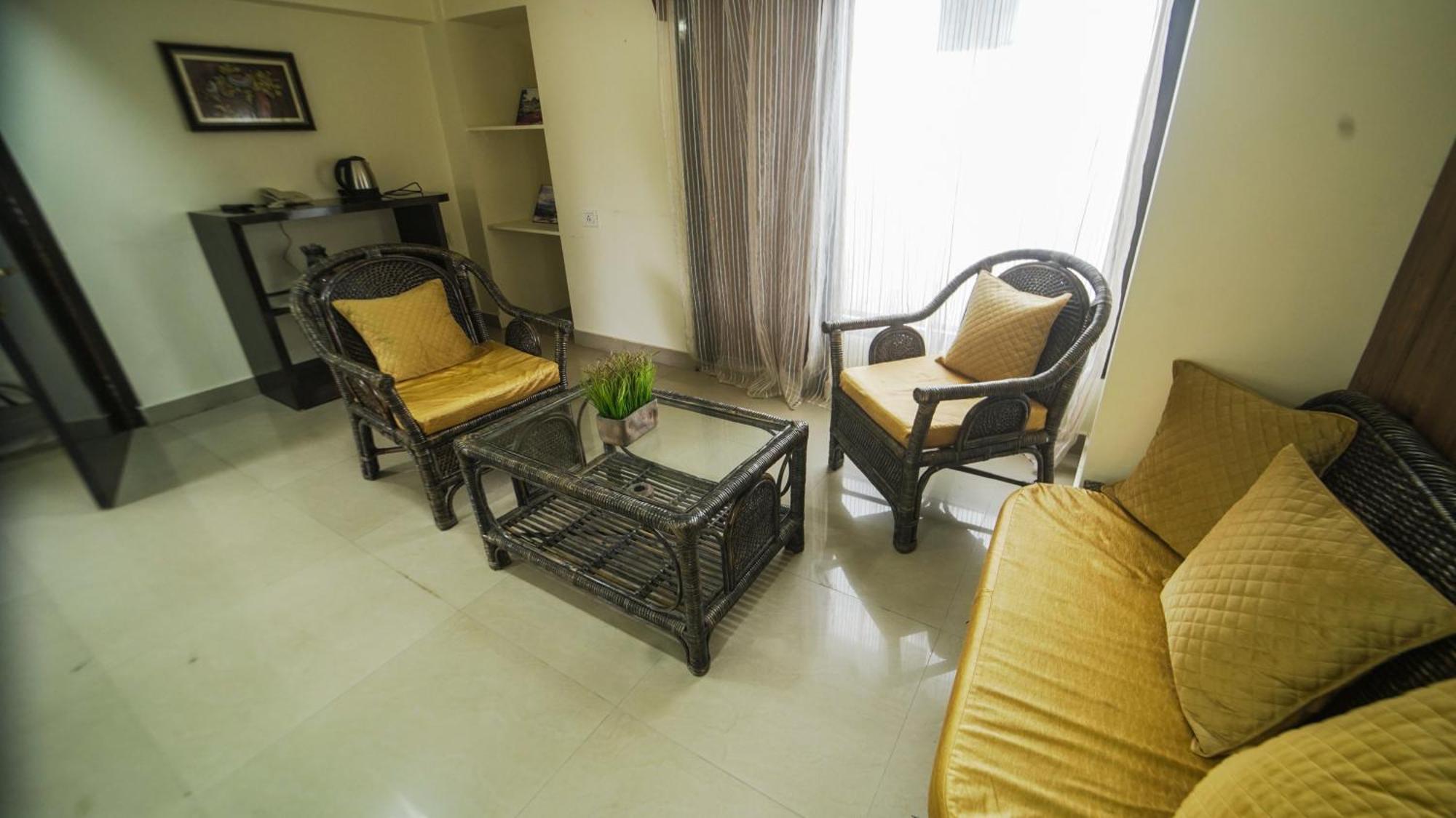 350 m2, 10 yatak odalı, 10 banyolu Daire, Laitumkhrah bölgesinde Shillong Dış mekan fotoğraf