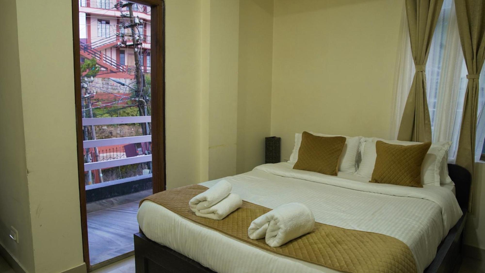 350 m2, 10 yatak odalı, 10 banyolu Daire, Laitumkhrah bölgesinde Shillong Dış mekan fotoğraf