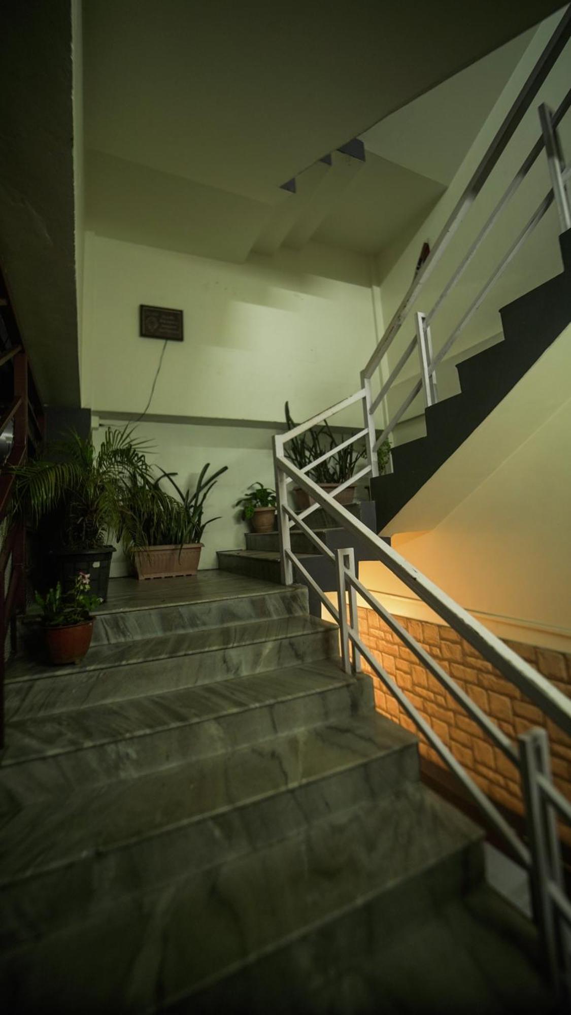350 m2, 10 yatak odalı, 10 banyolu Daire, Laitumkhrah bölgesinde Shillong Dış mekan fotoğraf