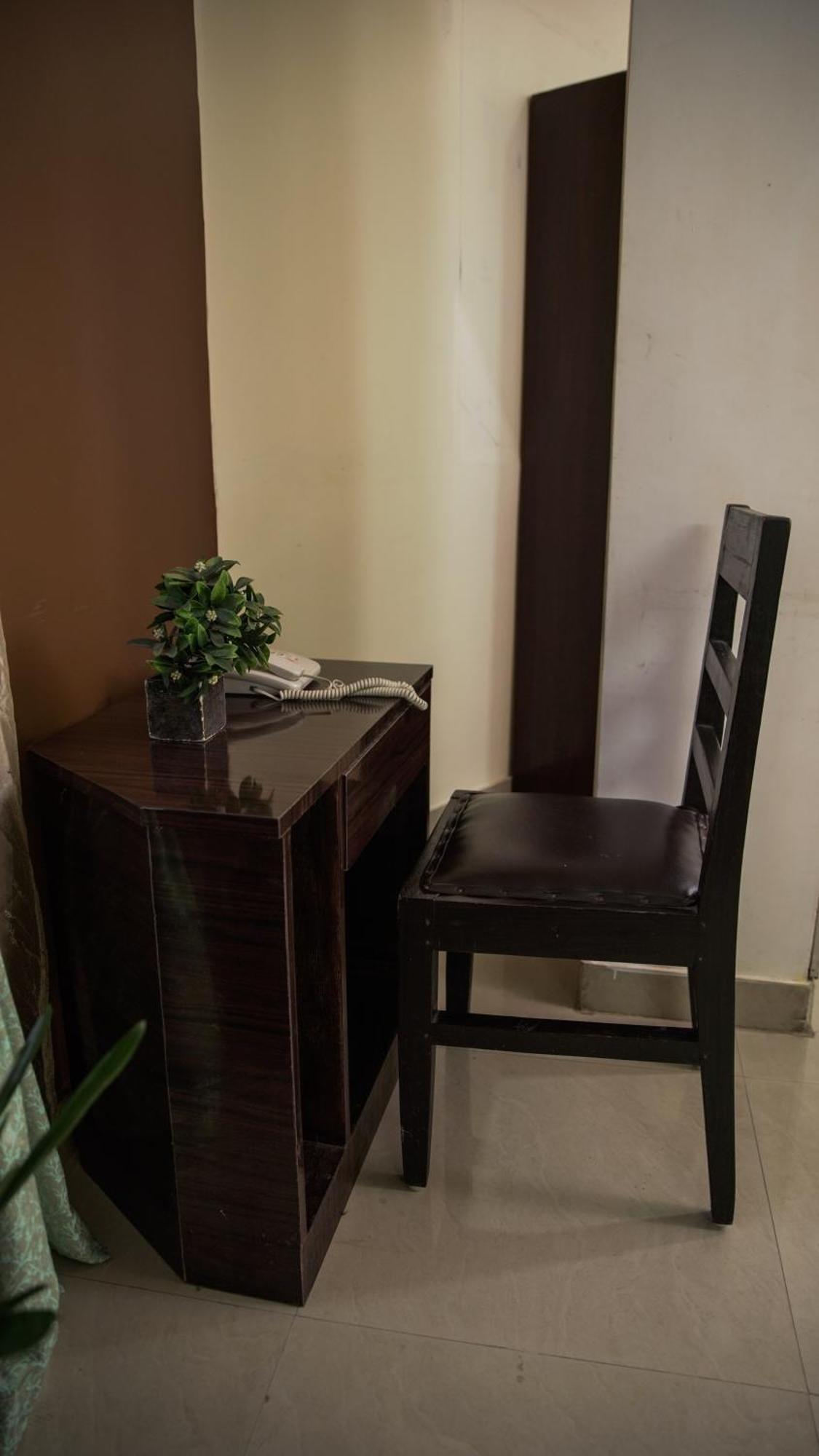 350 m2, 10 yatak odalı, 10 banyolu Daire, Laitumkhrah bölgesinde Shillong Dış mekan fotoğraf