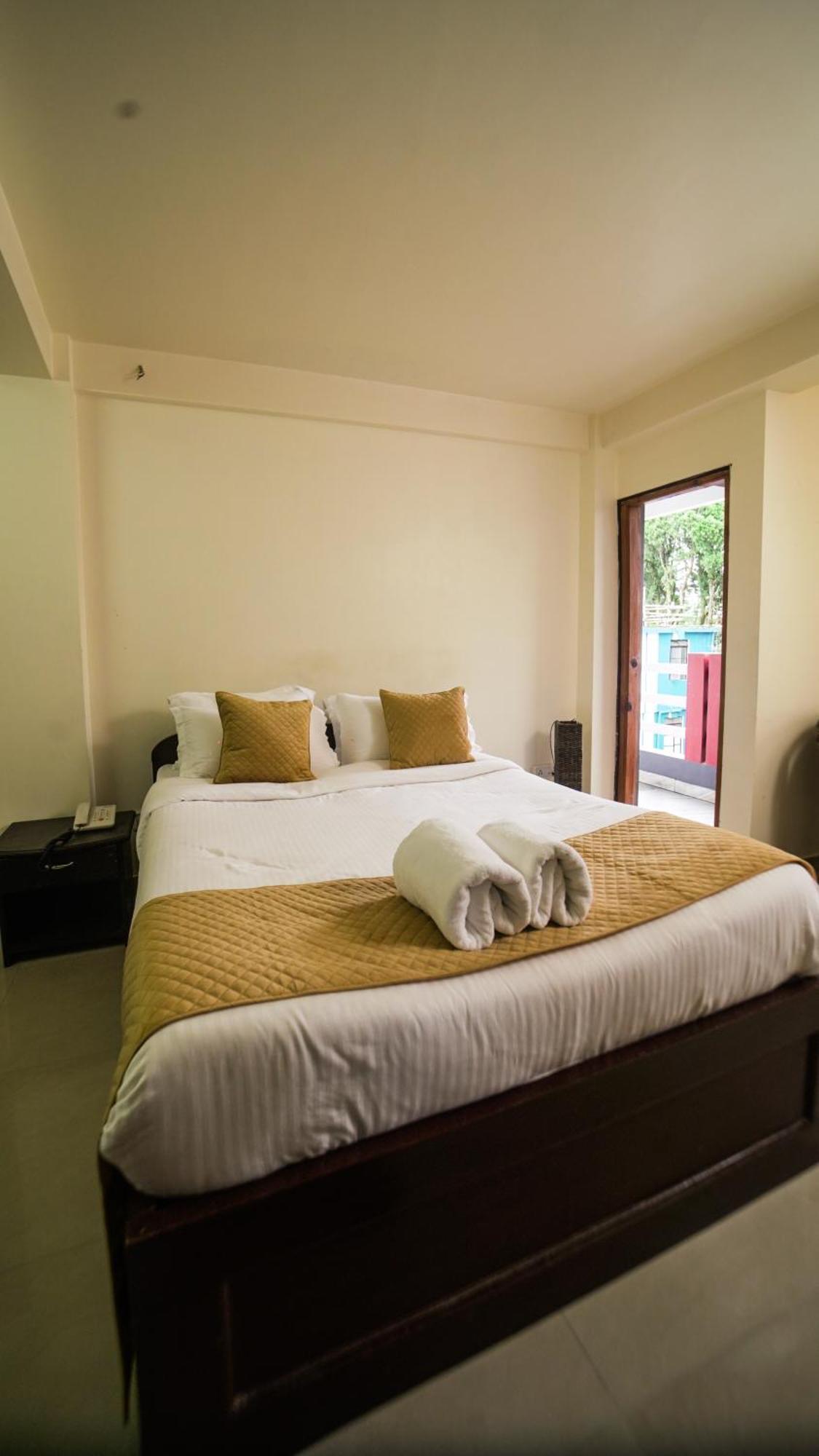 350 m2, 10 yatak odalı, 10 banyolu Daire, Laitumkhrah bölgesinde Shillong Dış mekan fotoğraf
