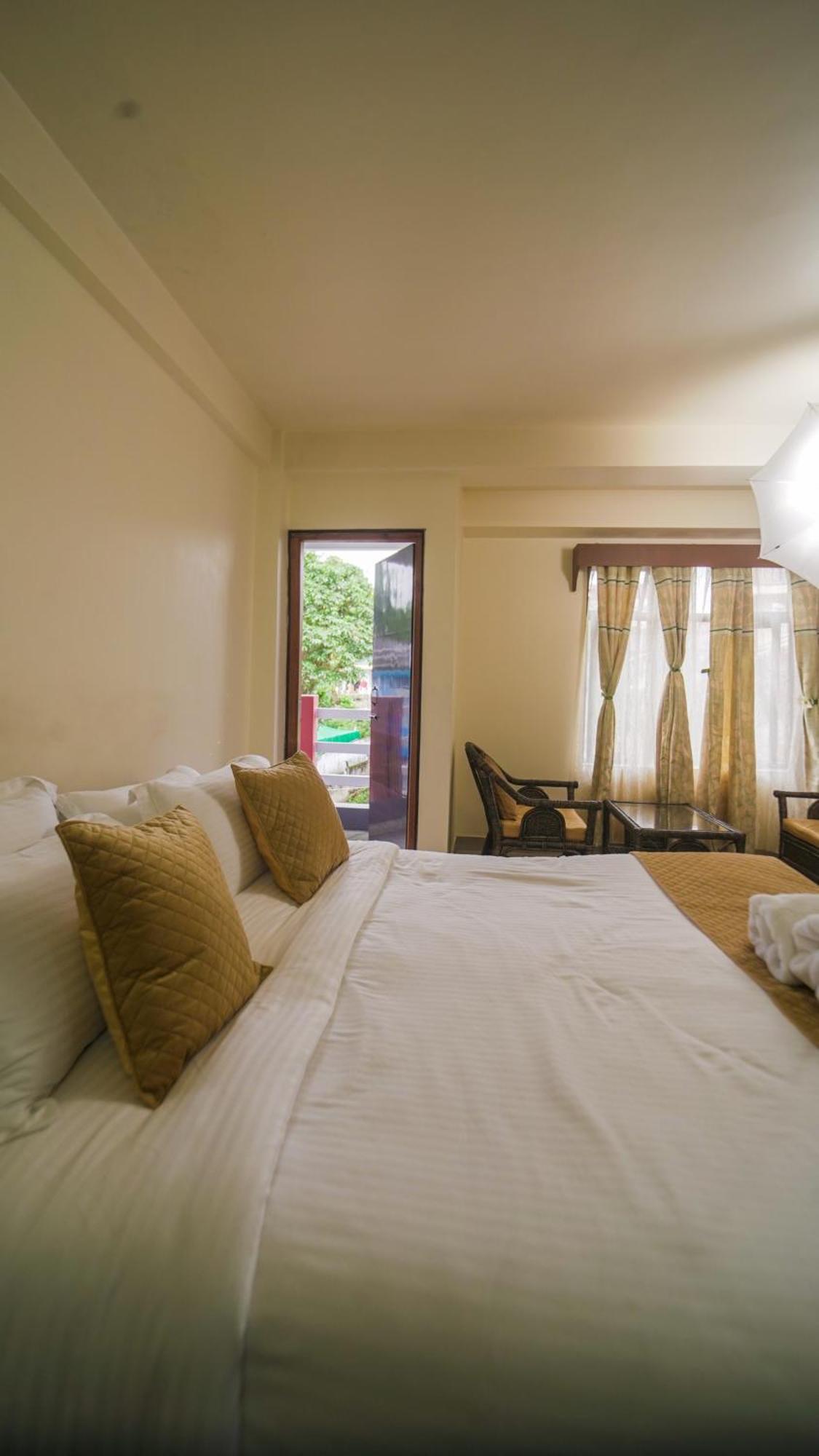 350 m2, 10 yatak odalı, 10 banyolu Daire, Laitumkhrah bölgesinde Shillong Dış mekan fotoğraf